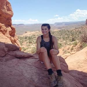 Meet your Posher, Dominique